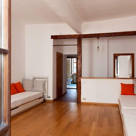 Maison Isabella - Appartamento Nel Cuore Di Aosta Exteriör bild